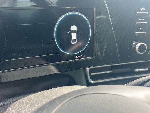 Used 2021 Hyundai Elantra SEL w/ Convenience Package image 9