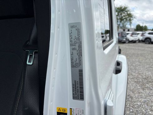 Used 2025 Jeep Wrangler Unlimited Sahara AWD/4WD image 30