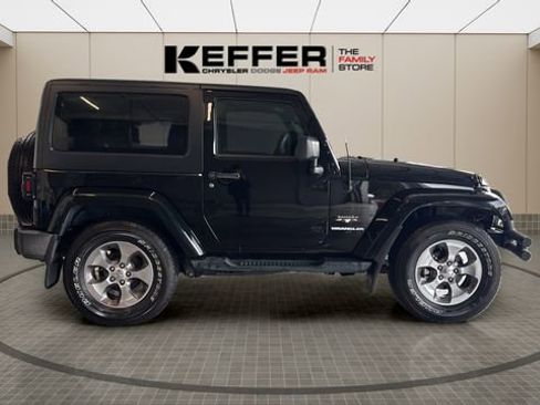 Used 2016 Jeep Wrangler Sahara w/ Connectivity Group AWD/4WD image 7
