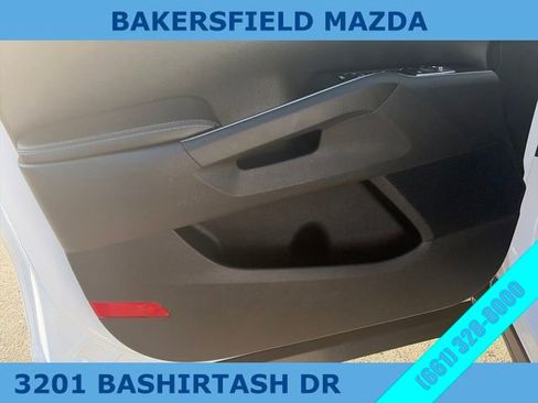 Used 2023 Kia Sorento LX image 10