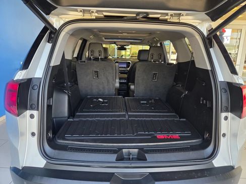 Used 2019 GMC Acadia SLT w/ LPO, Floor Liner Package FWD image 11