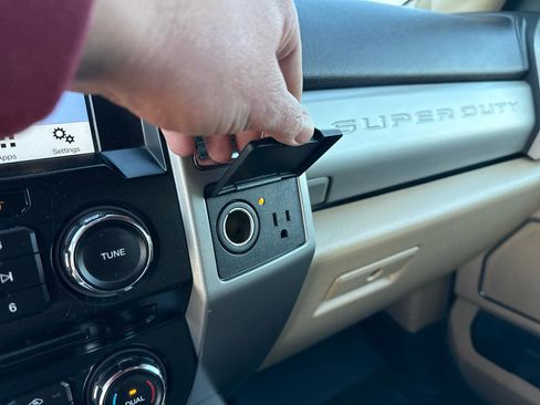 Used 2017 Ford F250 Lariat w/ Chrome Package image 25