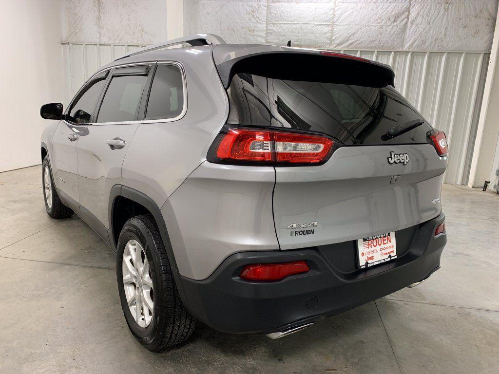 Used 2017 Jeep Cherokee Latitude w/ Cold Weather Group AWD/4WD image 5