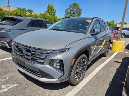 Used 2025 Hyundai Tucson Limited AWD/4WD image 3