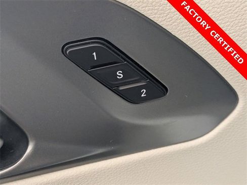 Certified 2024 Chrysler Pacifica Touring-L image 11