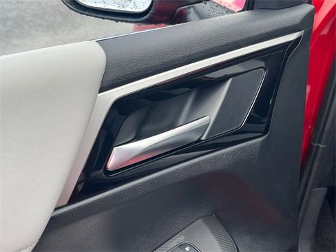 New 2025 Mitsubishi Outlander SE image 12