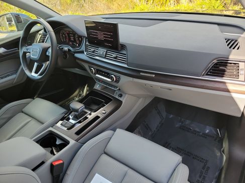 Certified 2025 Audi Q5 2.0T Premium Plus AWD/4WD image 11