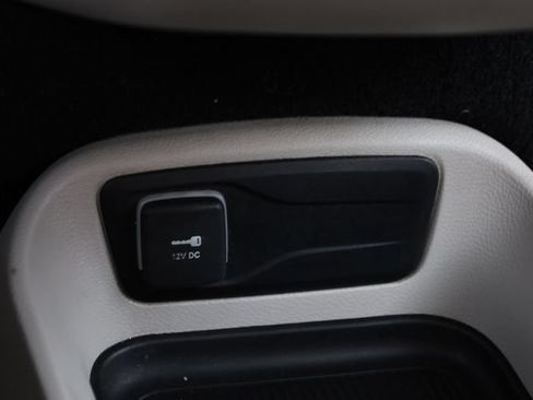 Used 2022 Chrysler Voyager LX FWD image 26