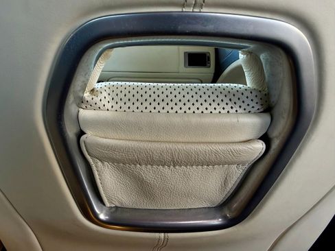 Used 2011 Aston Martin Rapide Luxe image 29