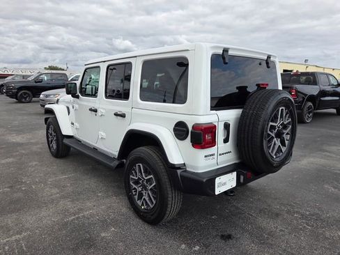 New 2026 Jeep Wrangler Sahara AWD/4WD image 8