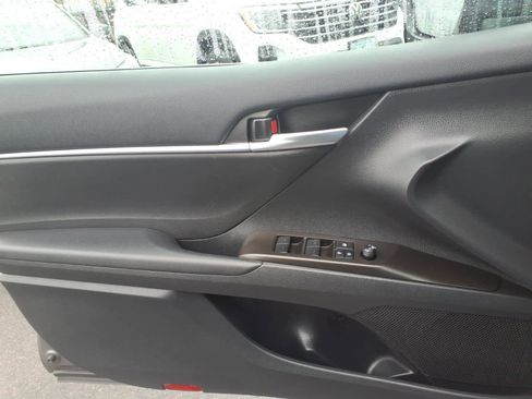 Used 2024 Toyota Camry SE image 12