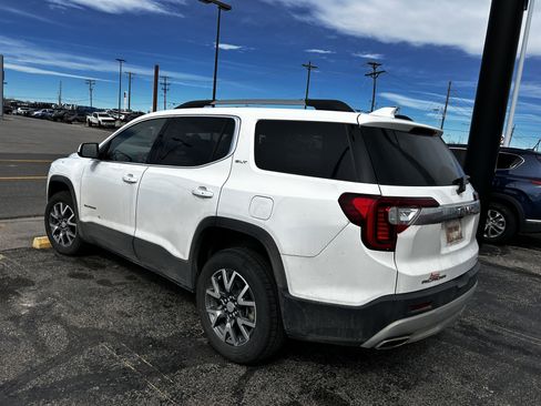 Used 2023 GMC Acadia SLT image 3