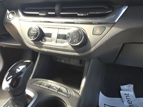 Used 2025 Buick Envista Preferred w/ Convenience I Package image 35