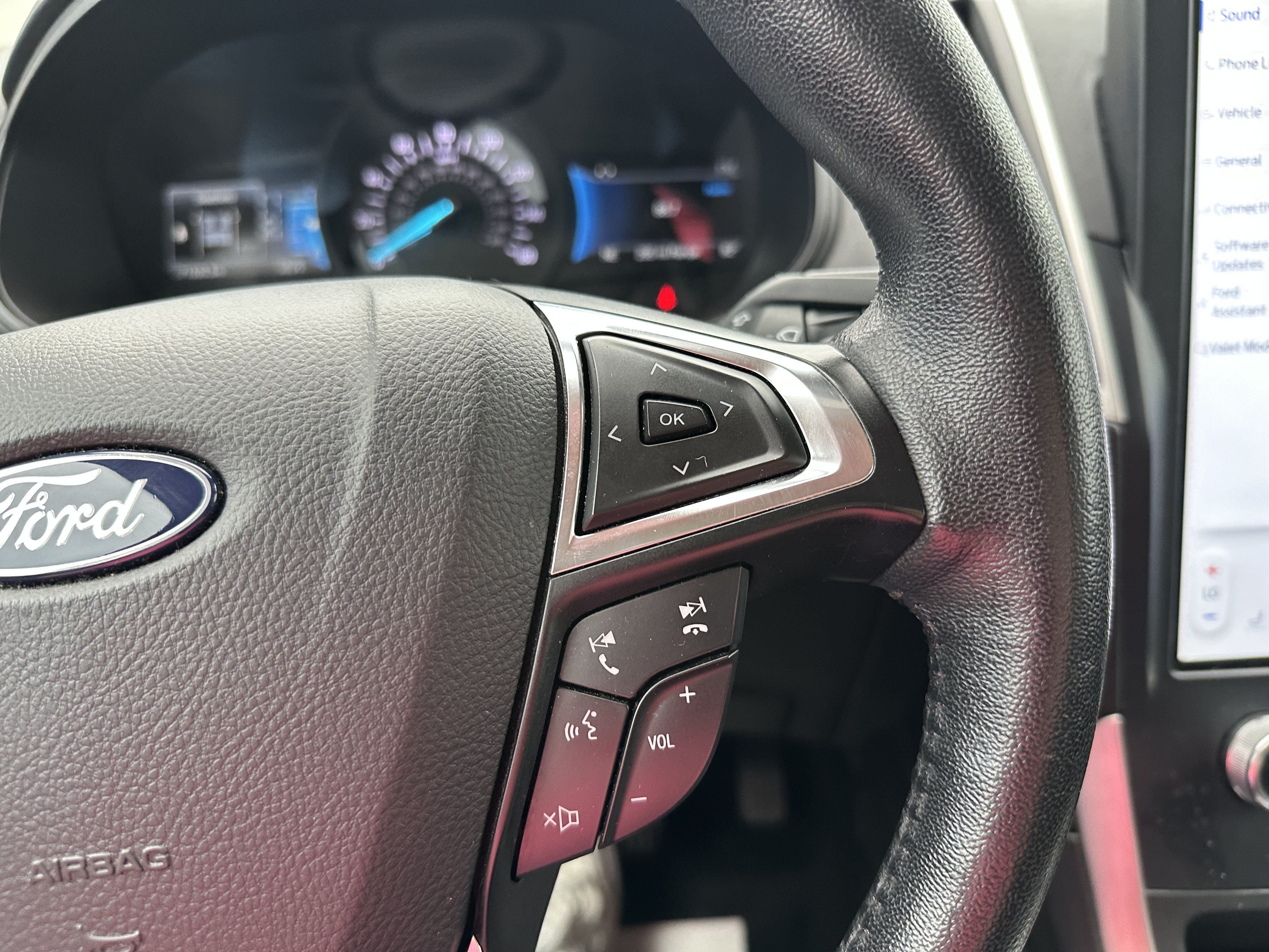 Used 2024 Ford Edge SEL AWD/4WD image 11