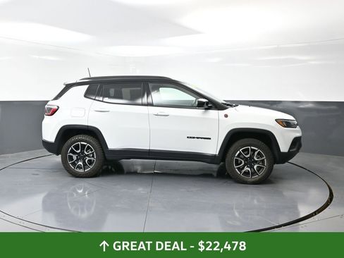 Used 2025 Jeep Compass Trailhawk w/ Trailer Tow Group image 3