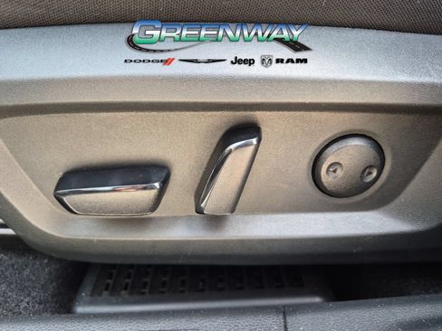 Used 2024 Nissan Rogue SV AWD/4WD image 16