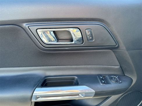 Used 2017 Ford Mustang Coupe image 20