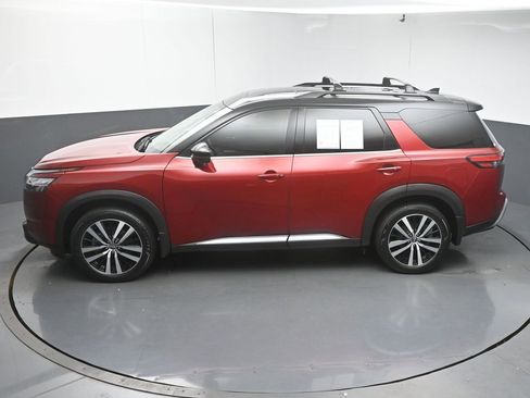 Used 2024 Nissan Pathfinder Platinum FWD image 49