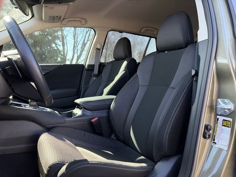 Used 2025 Subaru Outback Premium image 15