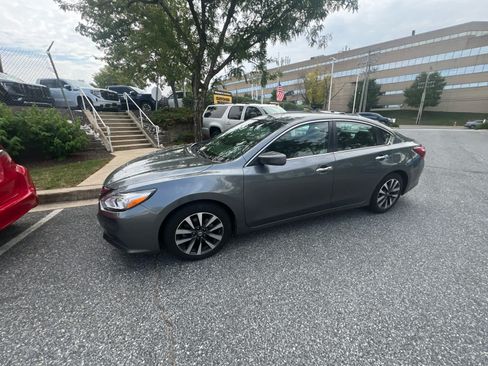 Used 2017 Nissan Altima 2.5 SV FWD image 2
