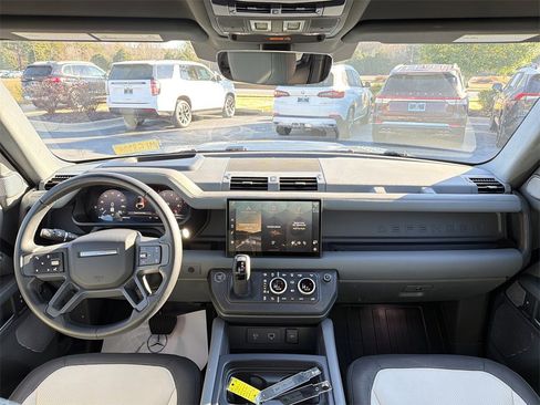 Used 2023 Land Rover Defender 130 X-Dynamic SE image 22