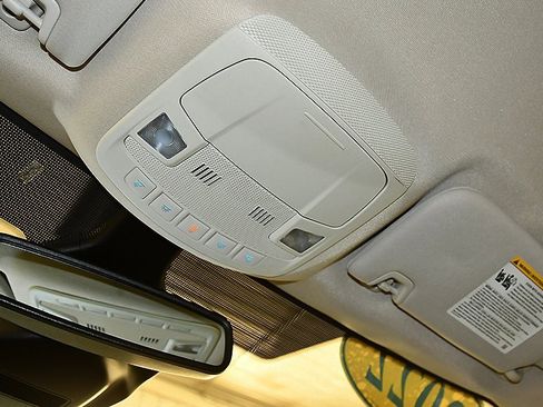 Used 2022 Ford Edge Titanium image 25