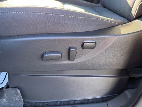 Used 2025 Nissan Frontier SV image 14