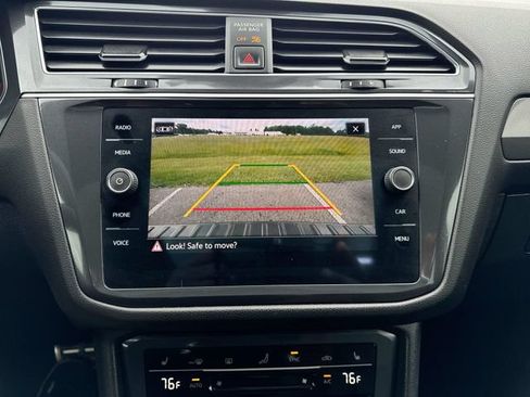 Used 2022 Volkswagen Tiguan SE R-Line AWD/4WD image 14