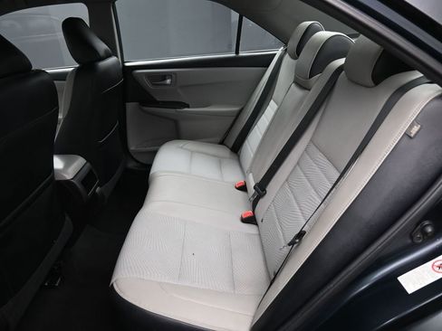 Used 2016 Toyota Camry SE image 20