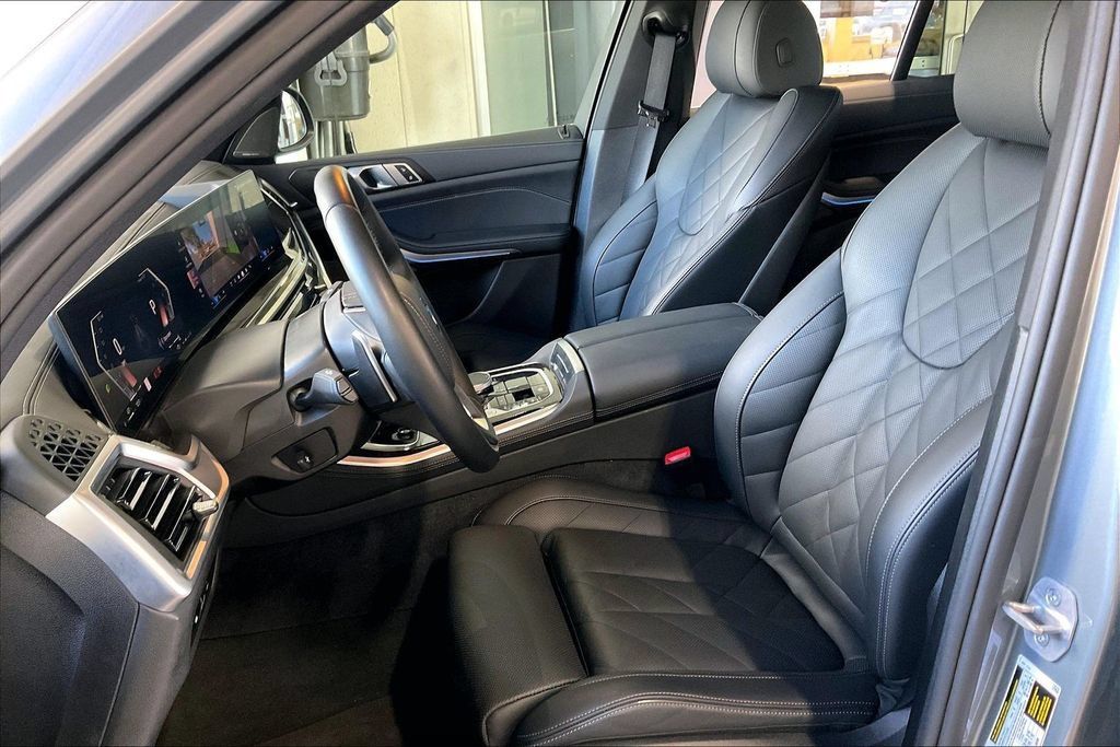 Used 2026 BMW X5 xDrive40i AWD/4WD image 3