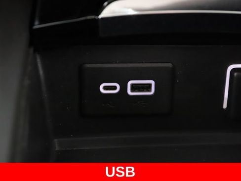 Used 2022 Buick Envision Essence w/ Safety Package FWD image 24