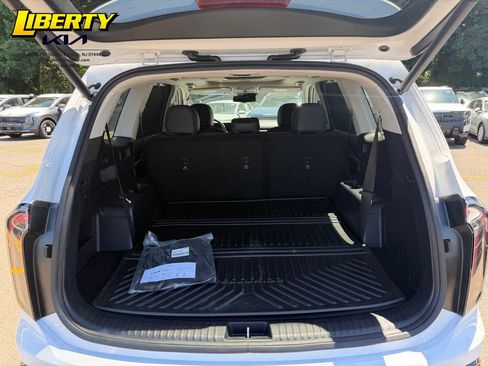 Used 2024 Kia Telluride EX AWD/4WD image 11