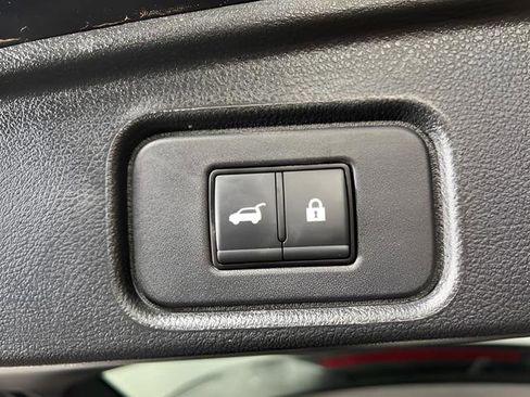 Used 2024 Nissan Pathfinder Platinum image 8