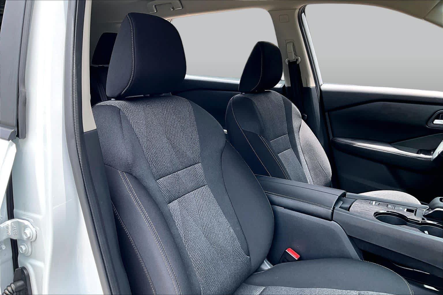 Certified 2026 Nissan Rogue SV FWD image 9