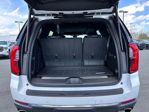 Certified 2025 GMC Yukon AT4 w/ AT4 Premium Package AWD/4WD image 43