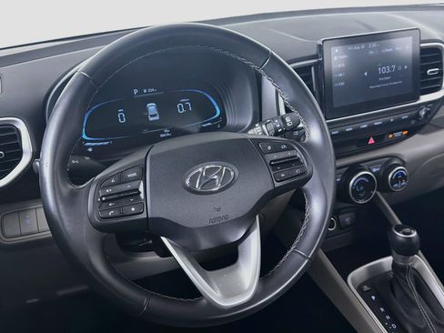 Used 2025 Hyundai Venue SEL FWD image 18