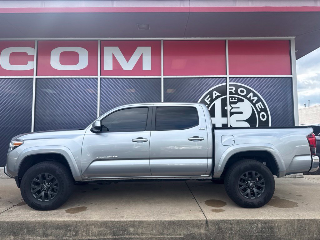 Used 2023 Toyota Tacoma SR5 AWD/4WD image 15