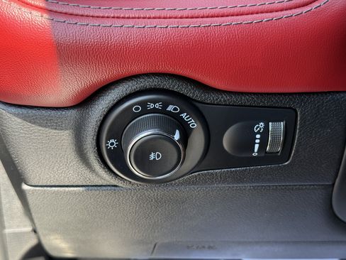 Used 2021 Dodge Durango R/T w/ Tow 'N Go Package AWD/4WD image 38