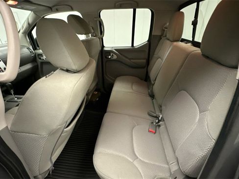 Used 2020 Nissan Frontier SV image 10