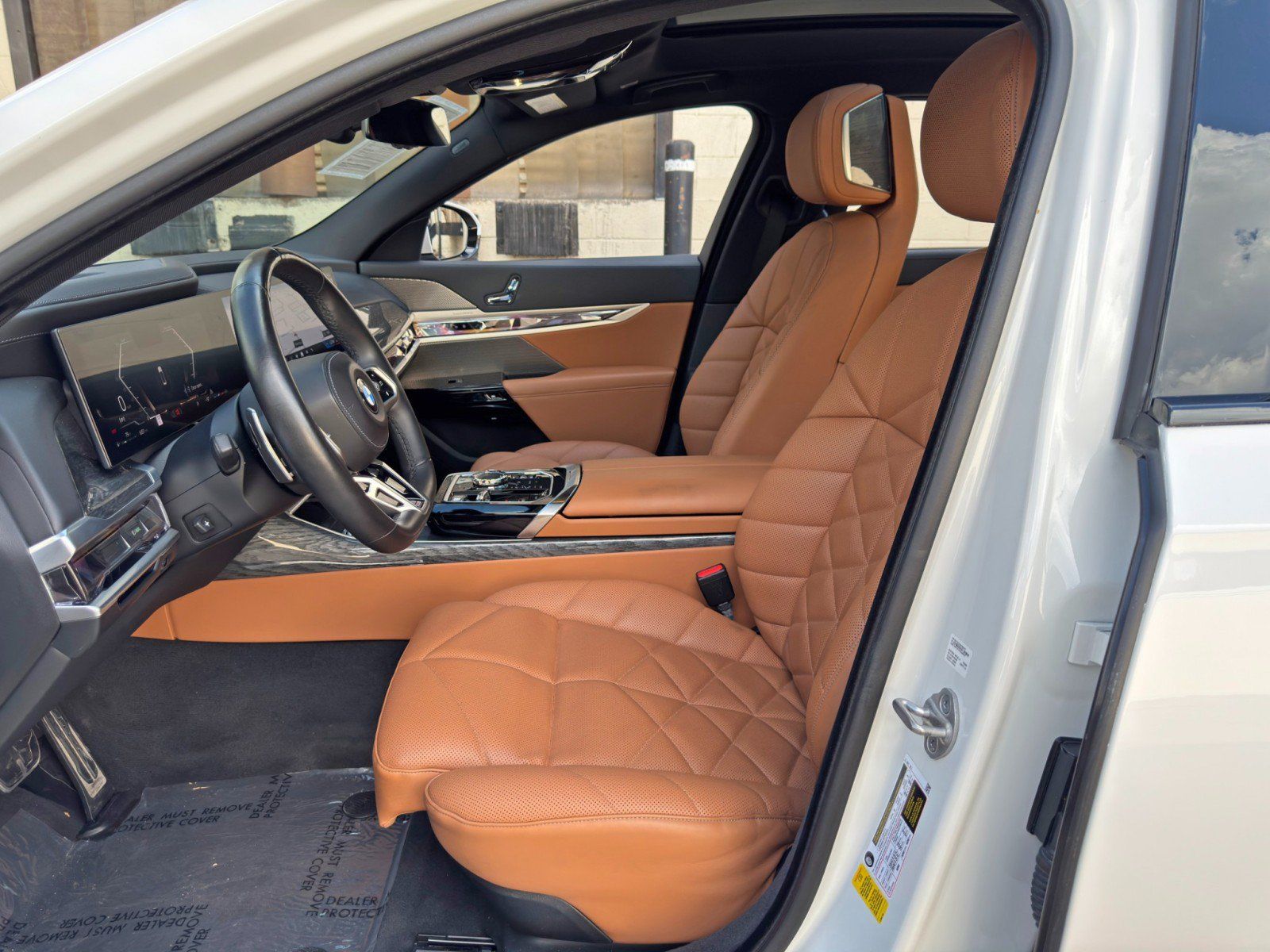 Used 2023 BMW 740i w/ Parking Assistance Package RWD image 17