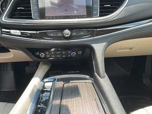 Used 2022 Buick Enclave Avenir w/ Avenir Technology Package AWD/4WD image 22