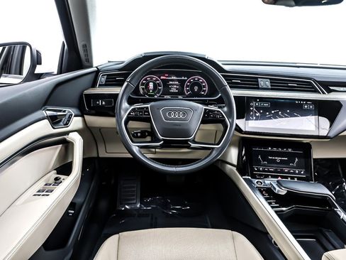 Used 2024 Audi Q8 e-tron Premium Plus w/ Premium Plus Package image 6