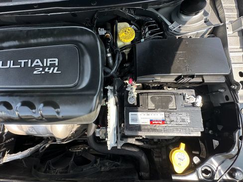 Used 2016 Chrysler 200 Limited image 25