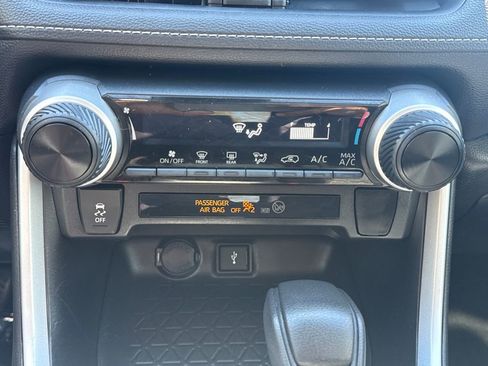 Used 2021 Toyota RAV4 LE image 22