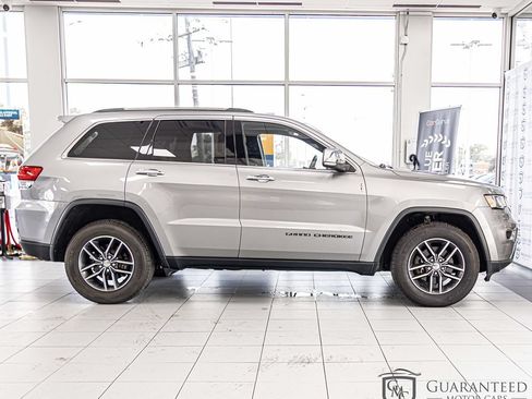 Used 2018 Jeep Grand Cherokee Limited AWD/4WD image 9