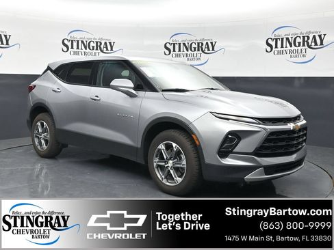 Used 2025 Chevrolet Blazer LT FWD image 1