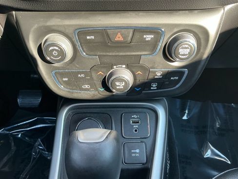 Used 2020 Jeep Compass Latitude w/ Cold Weather Group AWD/4WD image 22