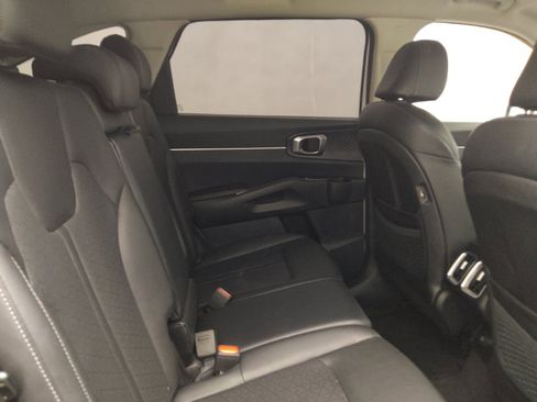 Used 2022 Kia Sorento S FWD image 19