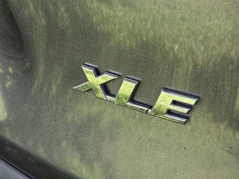 Used 2021 Toyota RAV4 XLE w/ Convenience Package FWD image 10