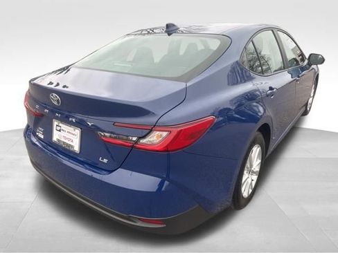 Used 2025 Toyota Camry LE image 5